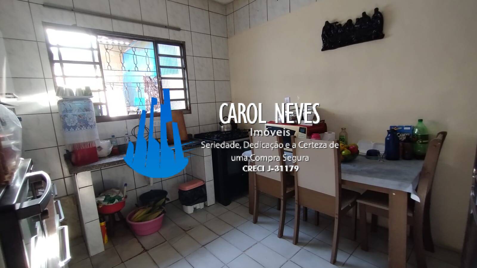 Casa à venda com 2 quartos, 200m² - Foto 1