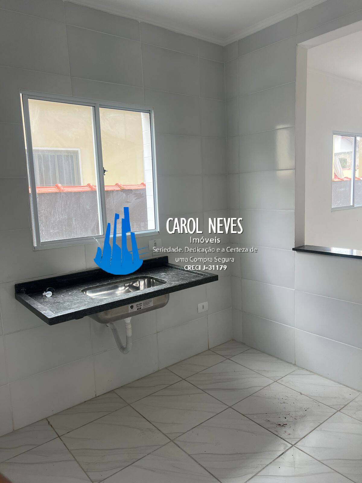 Casa à venda com 2 quartos, 77m² - Foto 1