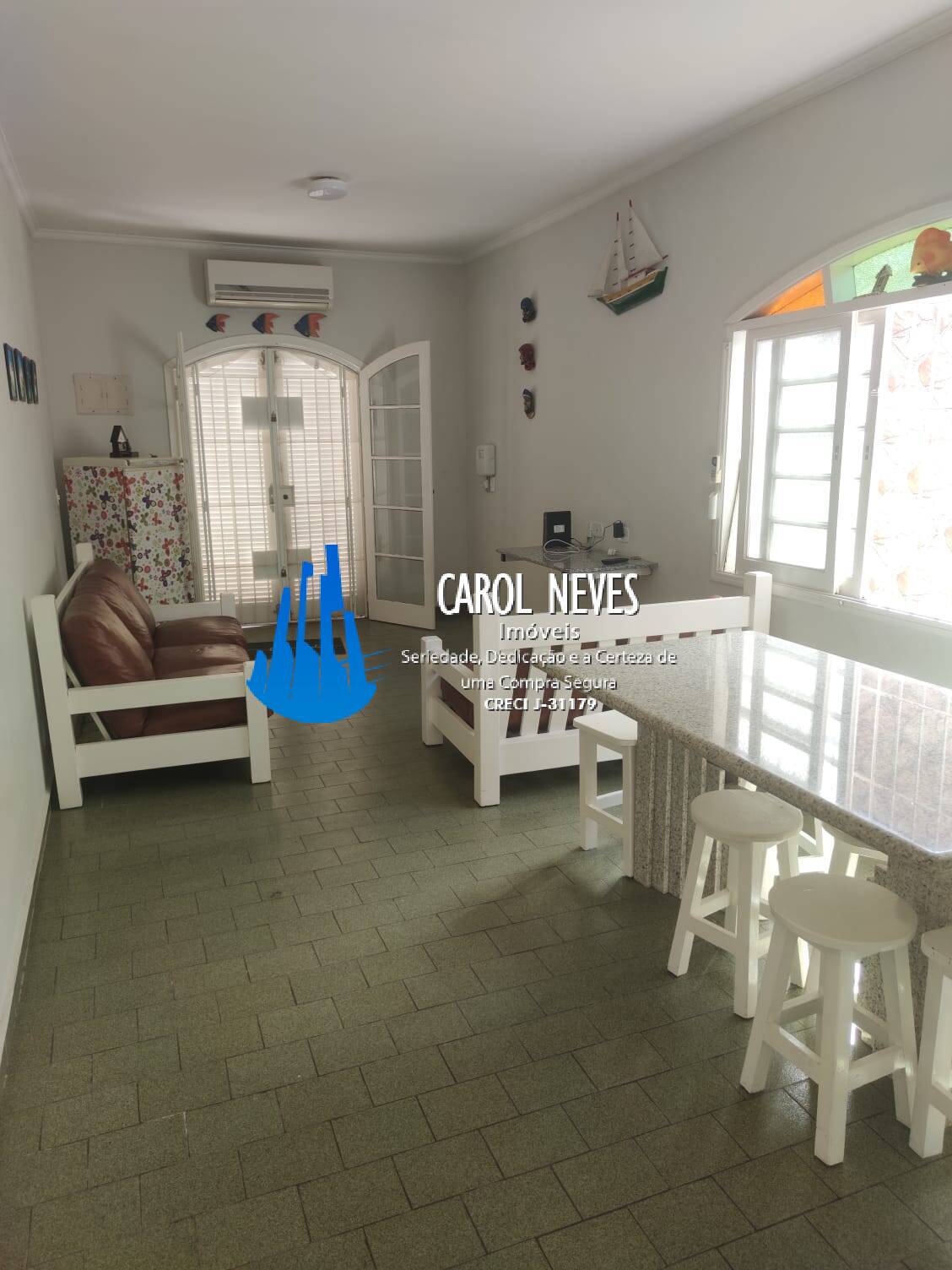 Casa à venda com 3 quartos, 102m² - Foto 1