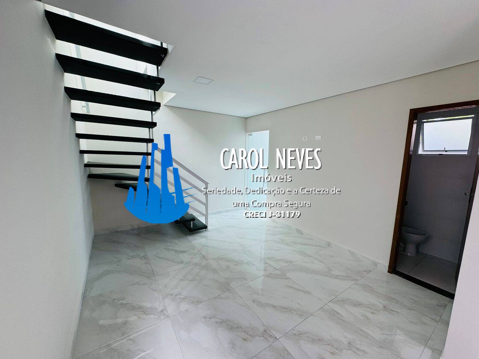 Casa à venda com 2 quartos, 67m² - Foto 1