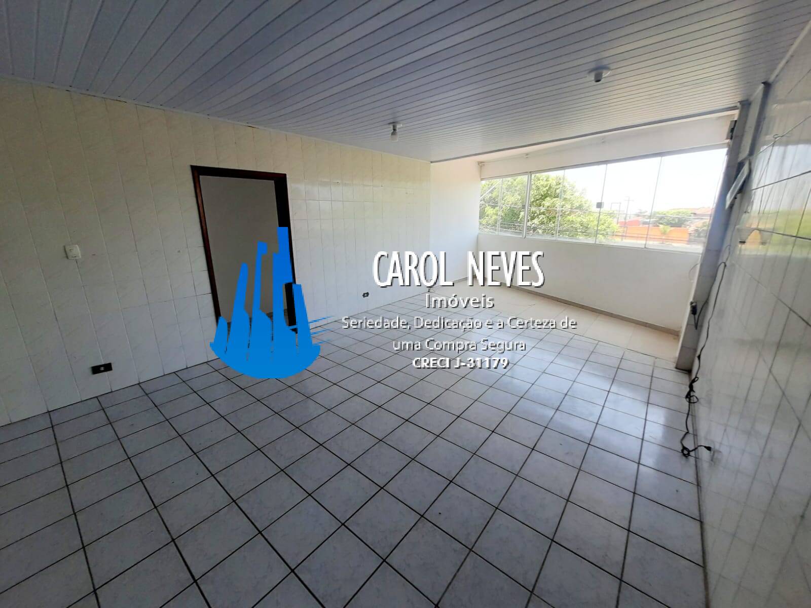 Casa para alugar com 2 quartos, 300m² - Foto 1