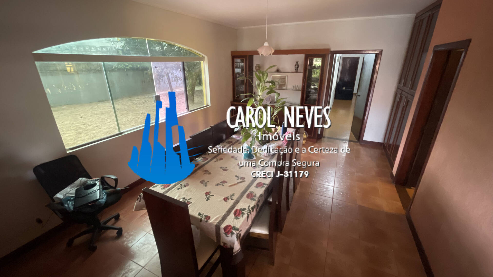 Casa à venda com 4 quartos, 286m² - Foto 1