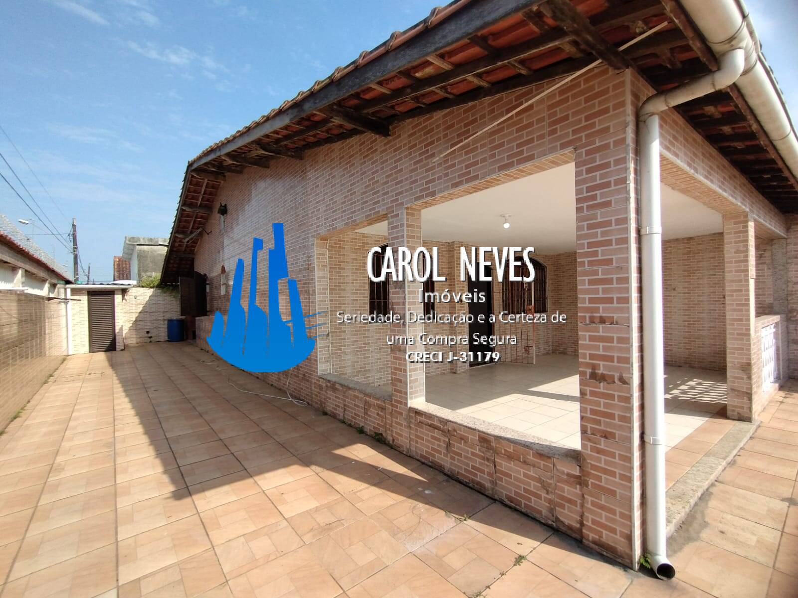 Casa à venda com 2 quartos, 89m² - Foto 1