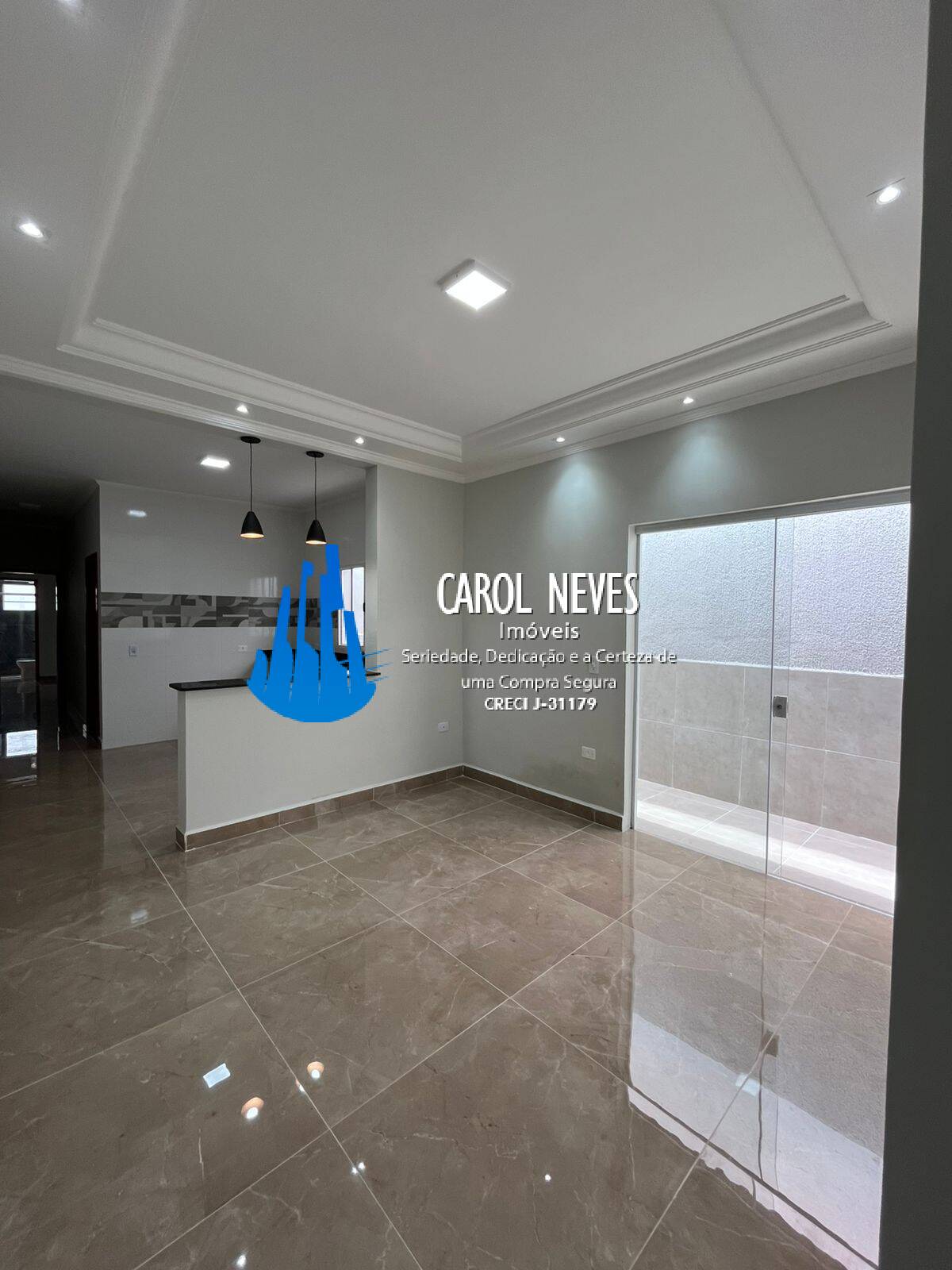 Casa à venda com 3 quartos, 94m² - Foto 1