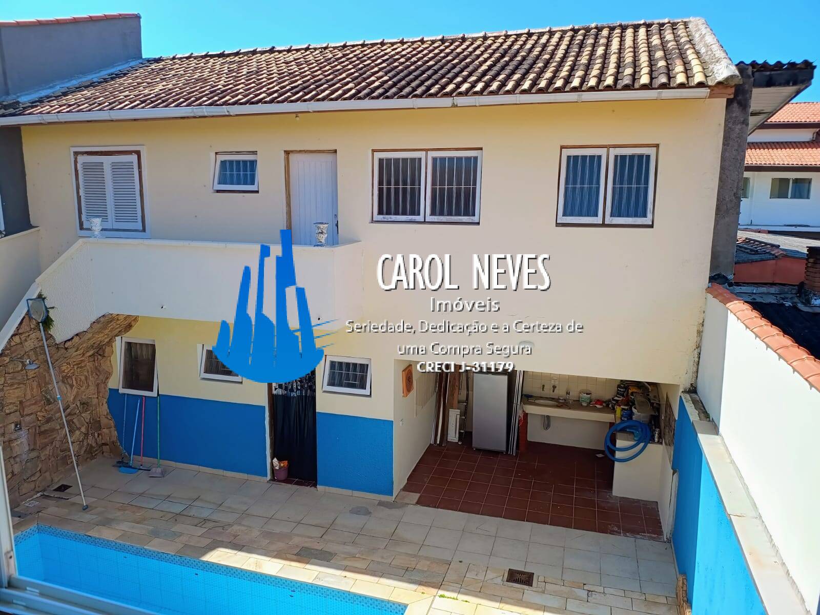 Casa à venda e aluguel com 6 quartos, 261m² - Foto 2